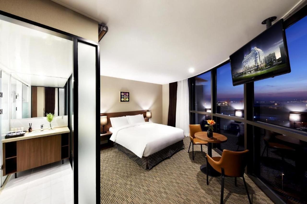 Golden Harbor Hotel بيونجتايك المظهر الخارجي الصورة