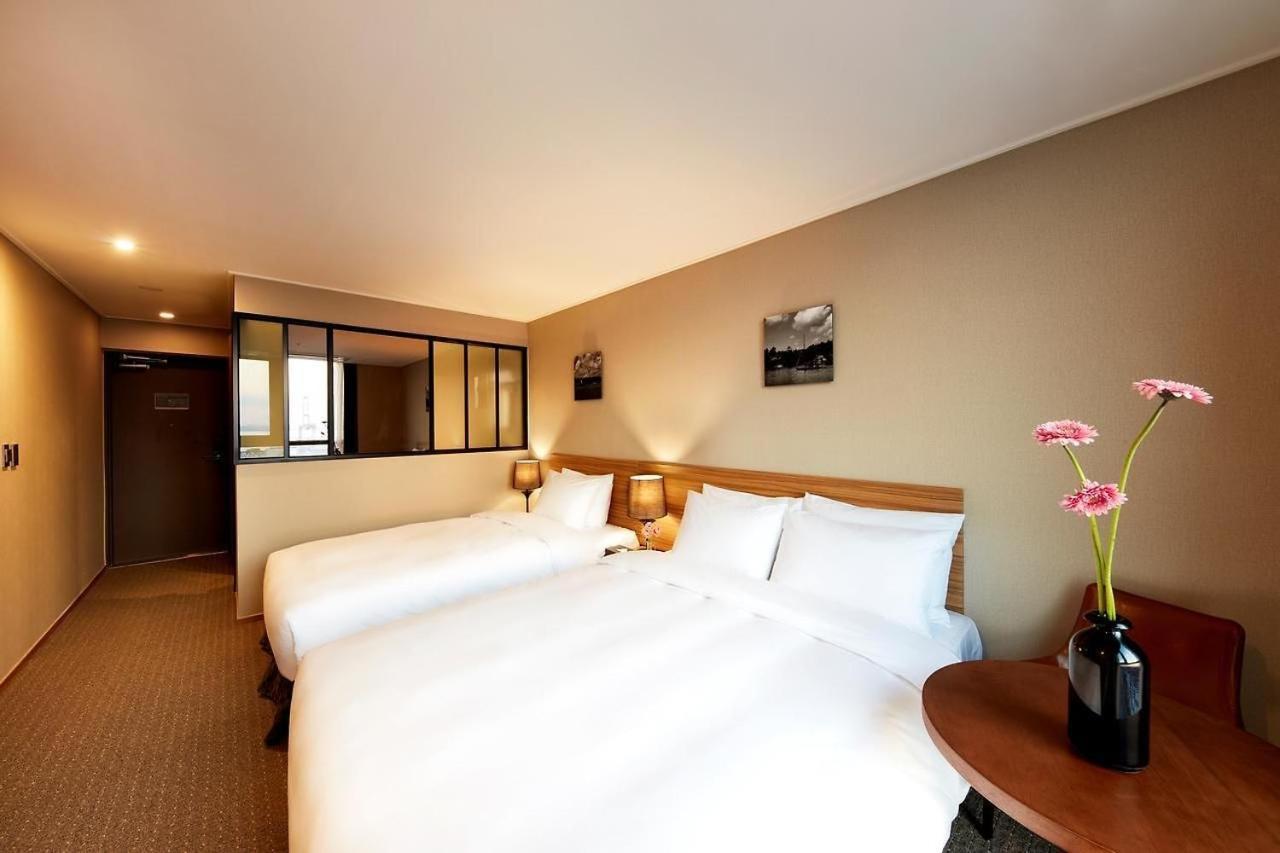 Golden Harbor Hotel بيونجتايك المظهر الخارجي الصورة