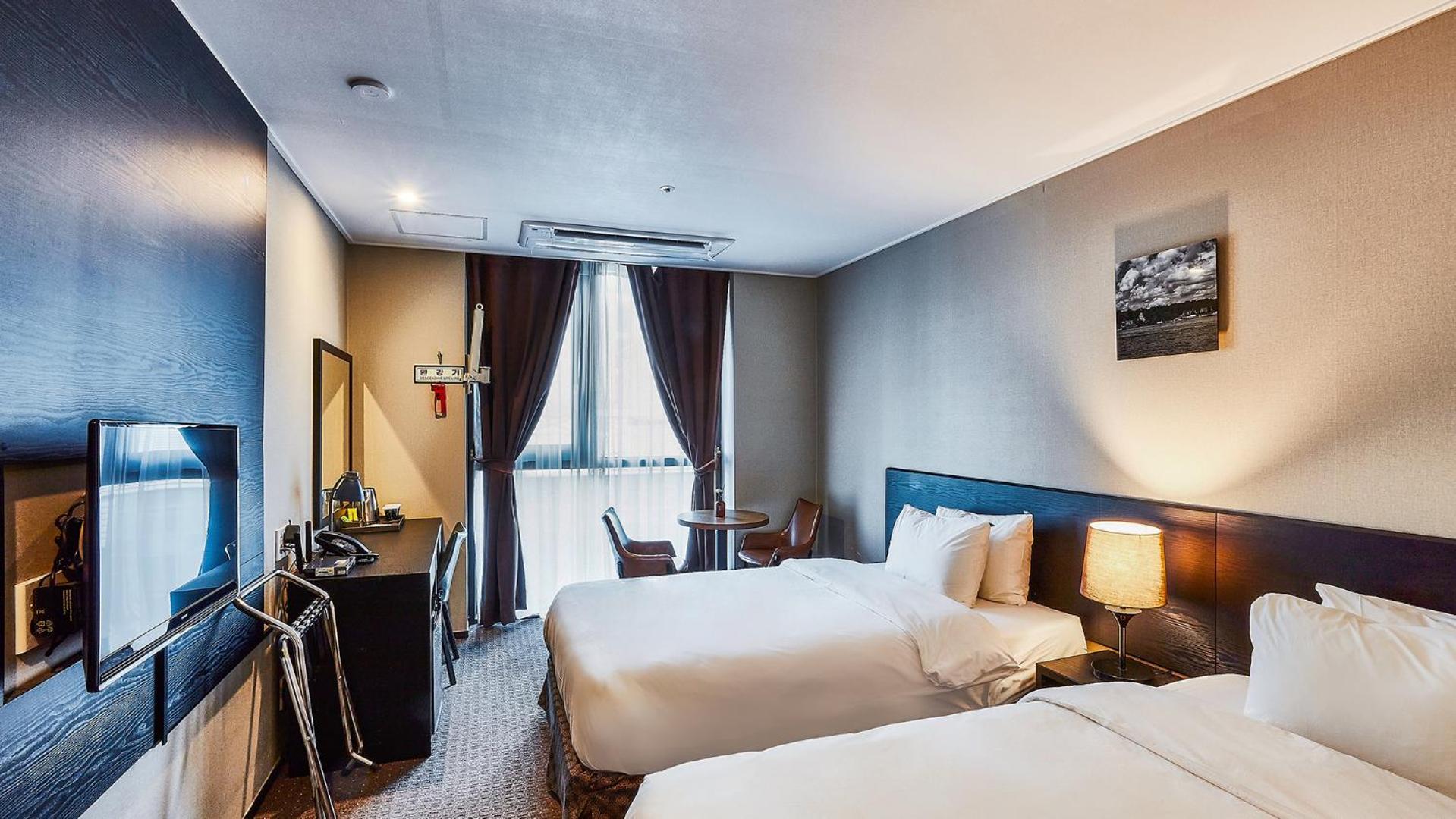 Golden Harbor Hotel بيونجتايك المظهر الخارجي الصورة