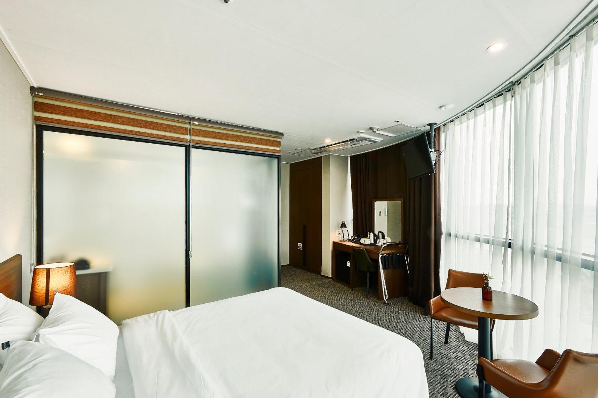 Golden Harbor Hotel بيونجتايك المظهر الخارجي الصورة