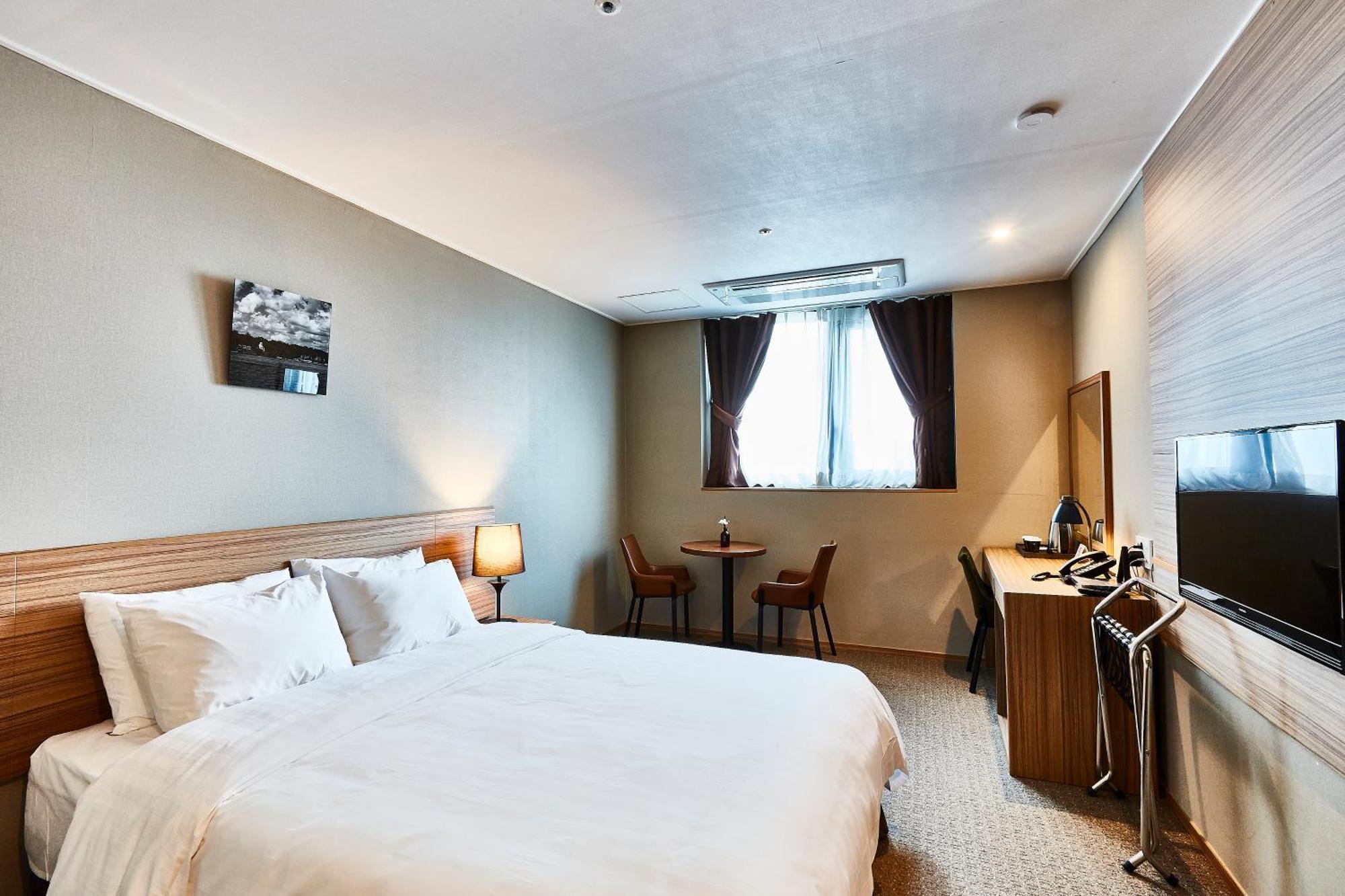 Golden Harbor Hotel بيونجتايك المظهر الخارجي الصورة