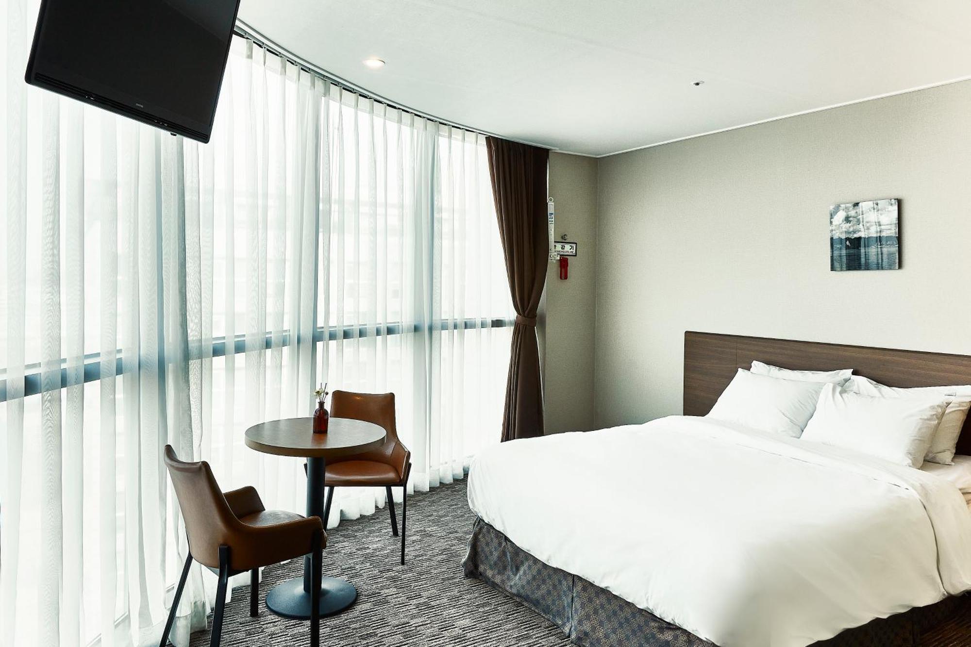 Golden Harbor Hotel بيونجتايك المظهر الخارجي الصورة