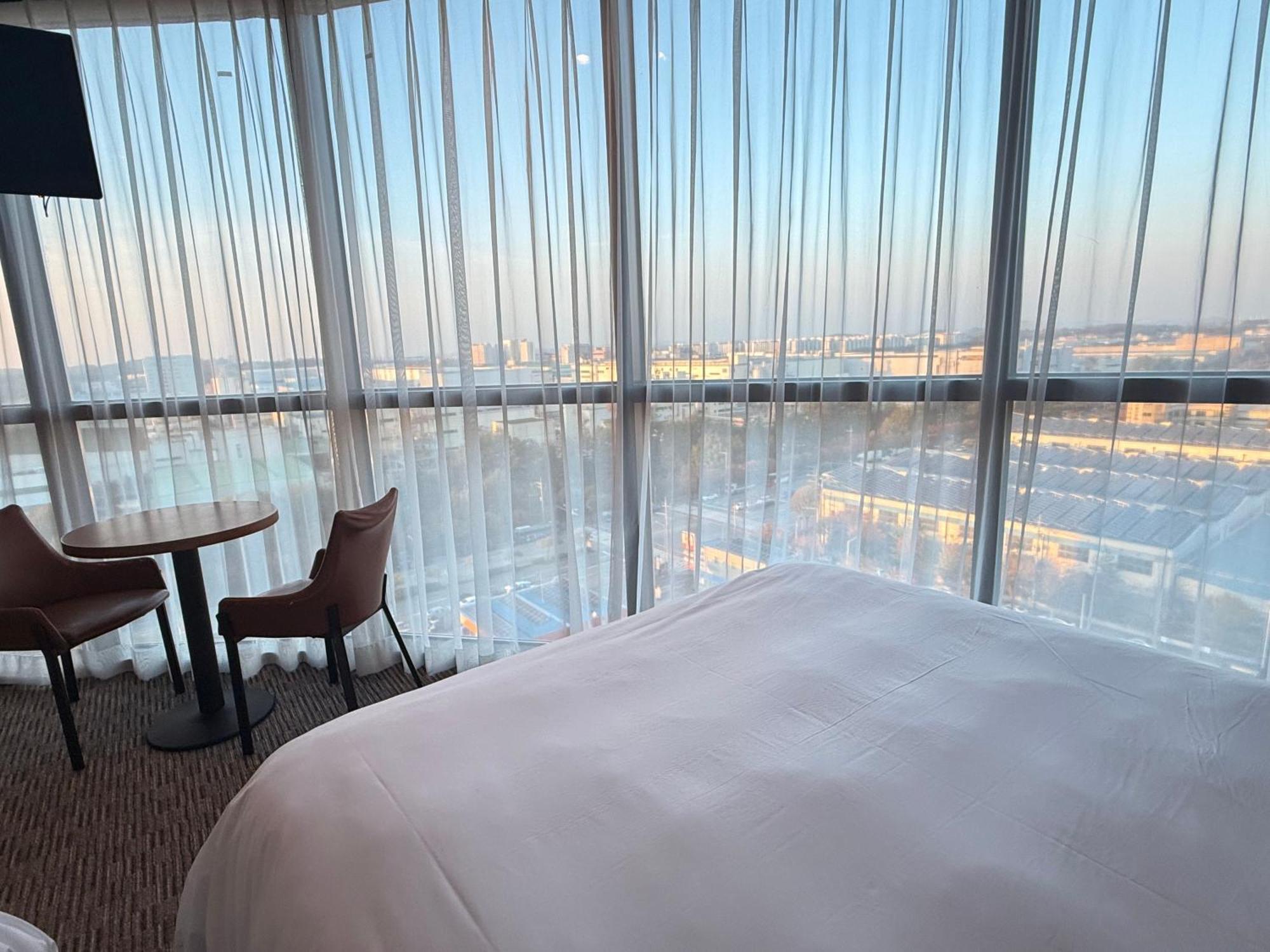 Golden Harbor Hotel بيونجتايك المظهر الخارجي الصورة