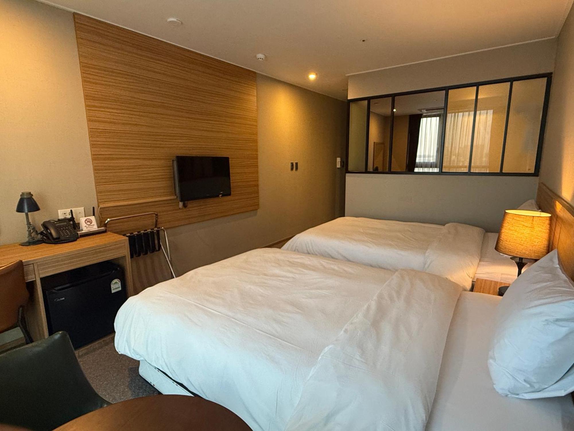 Golden Harbor Hotel بيونجتايك المظهر الخارجي الصورة