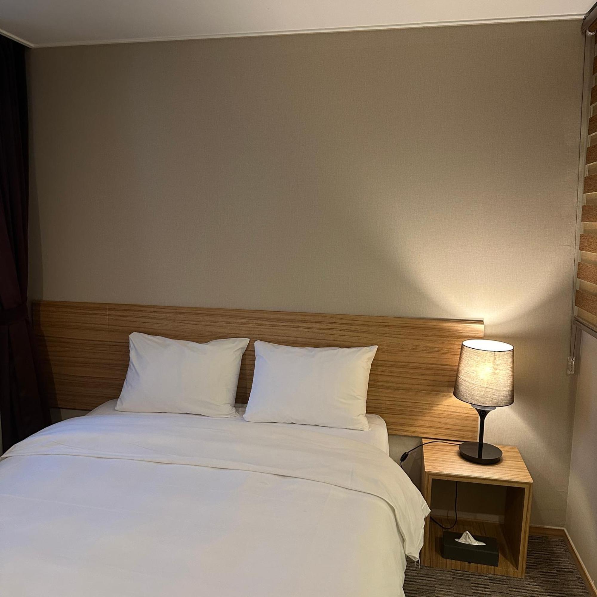 Golden Harbor Hotel بيونجتايك المظهر الخارجي الصورة