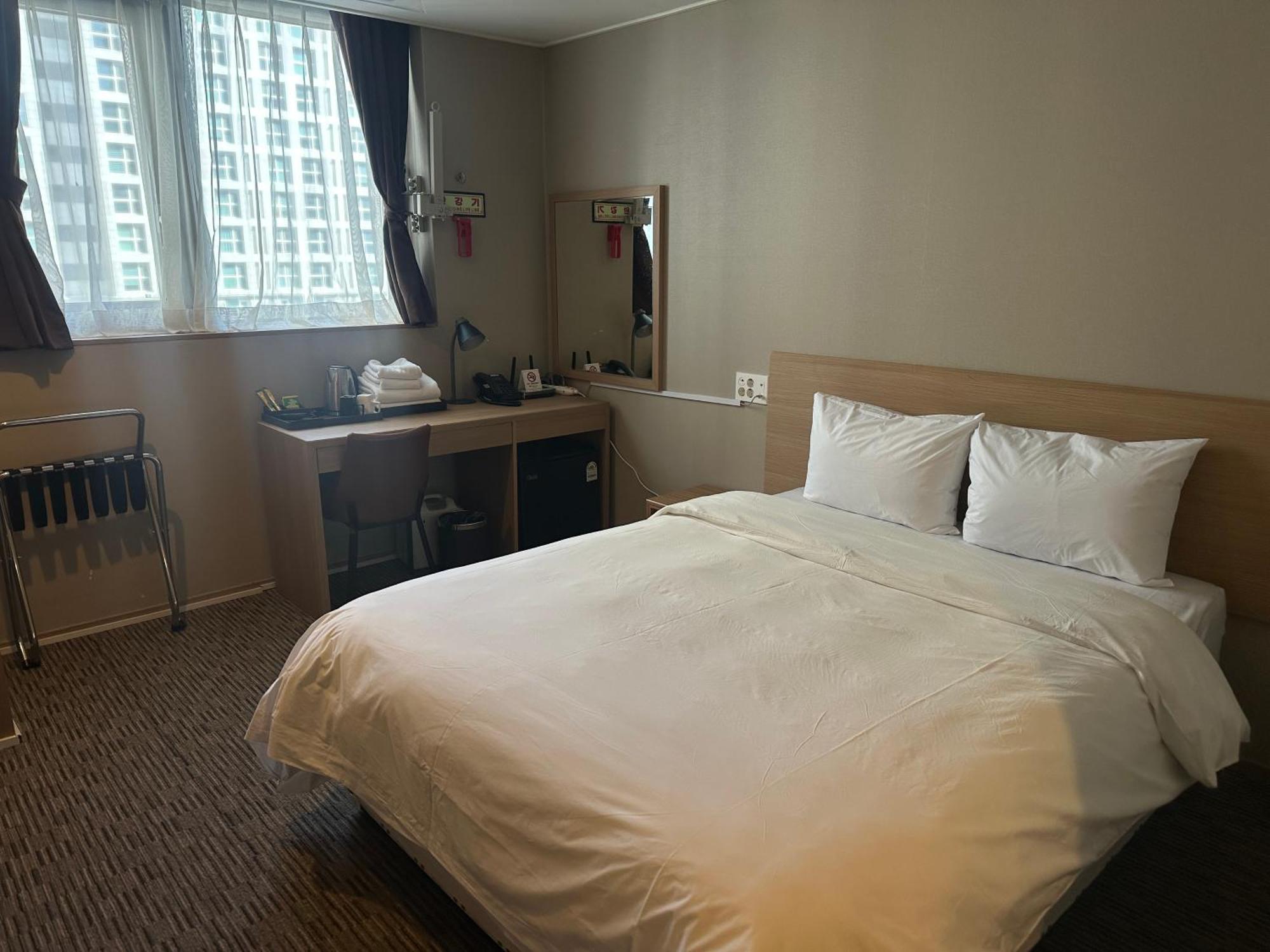 Golden Harbor Hotel بيونجتايك المظهر الخارجي الصورة
